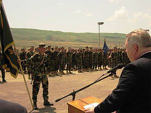 Теффт выступает перед грузинскими военными