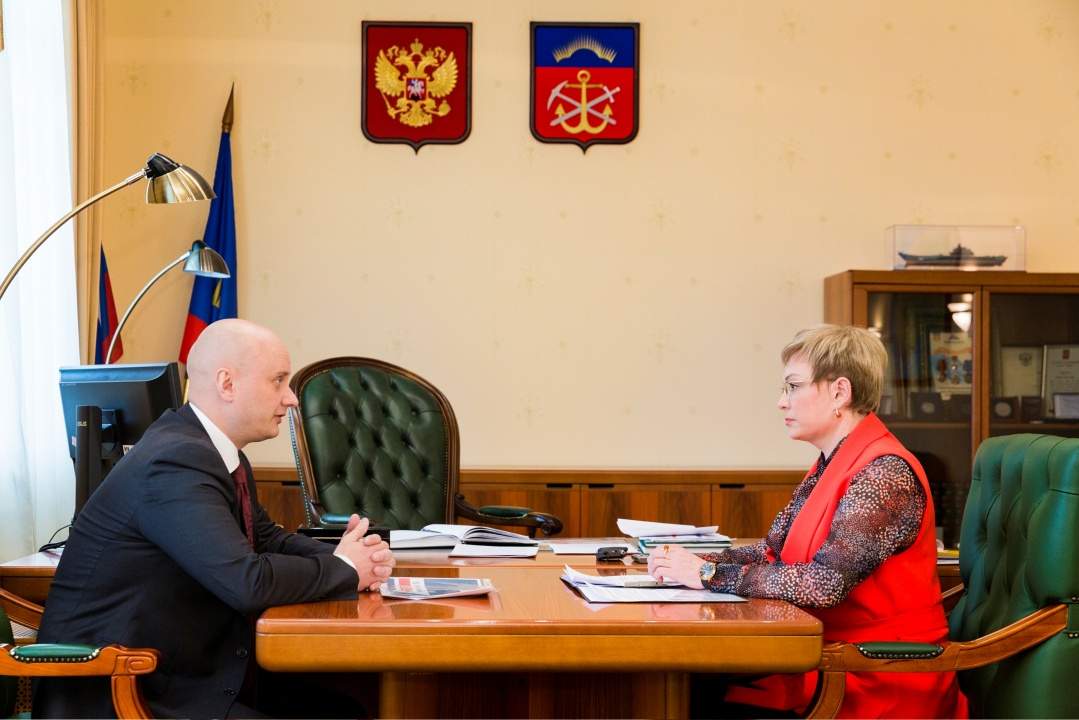 Губернатор Мурманской области Марина Ковтун и руководитель регионального исполкома Общероссийского народного фронта Максим Сахневич