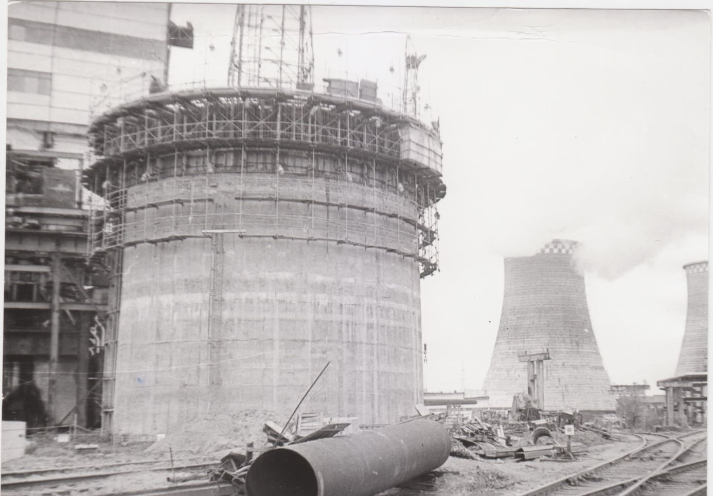 самая высшая в Москве дымовая труба высотой 250 метров